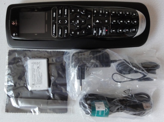 Logitech Harmony One - bohaté příslušenství